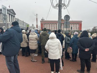 Беженцы из Суджанского района вышли на митинг в центре Курска, 18 января 2025 год. Фото: Секундочку / Telegram